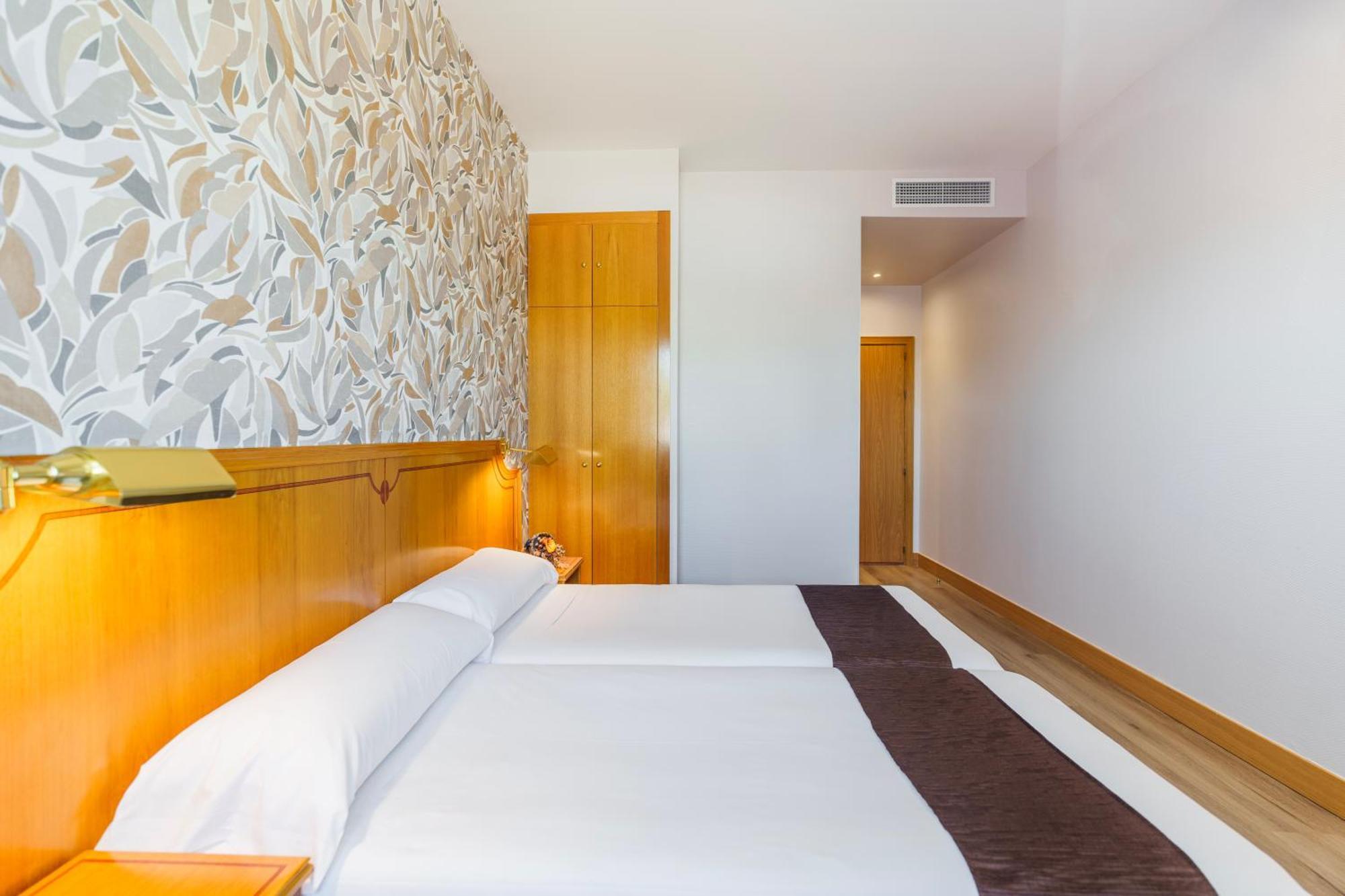 Hotel Rey Arturo Burgos Villagonzalo Pedernales Εξωτερικό φωτογραφία
