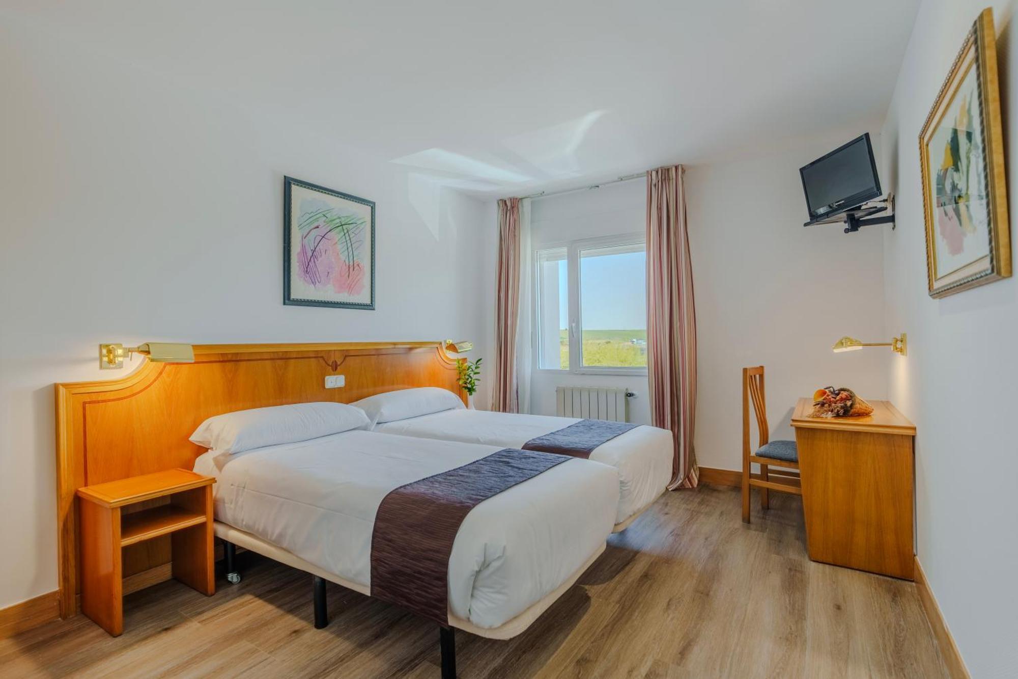 Hotel Rey Arturo Burgos Villagonzalo Pedernales Εξωτερικό φωτογραφία