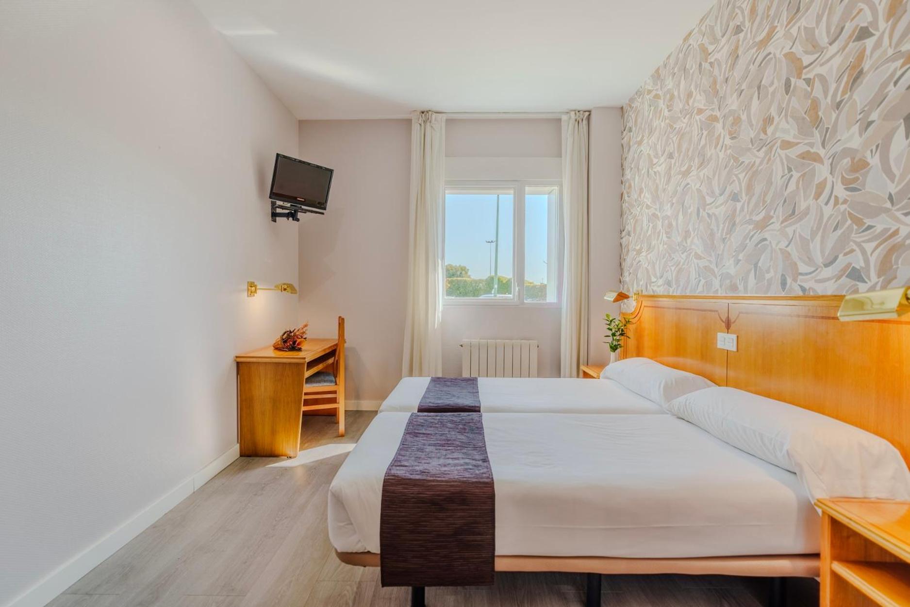 Hotel Rey Arturo Burgos Villagonzalo Pedernales Εξωτερικό φωτογραφία