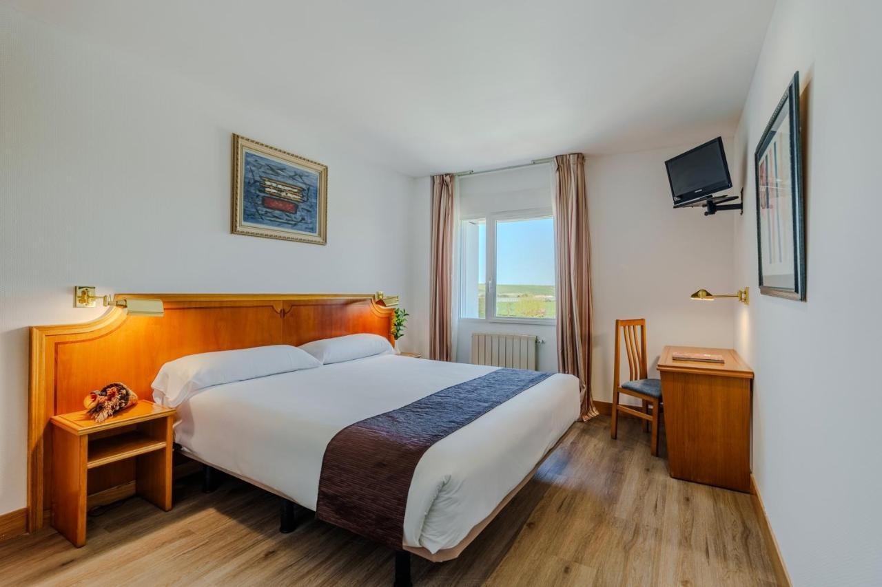 Hotel Rey Arturo Burgos Villagonzalo Pedernales Εξωτερικό φωτογραφία