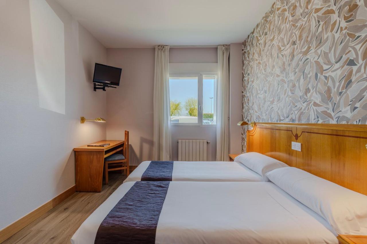 Hotel Rey Arturo Burgos Villagonzalo Pedernales Εξωτερικό φωτογραφία
