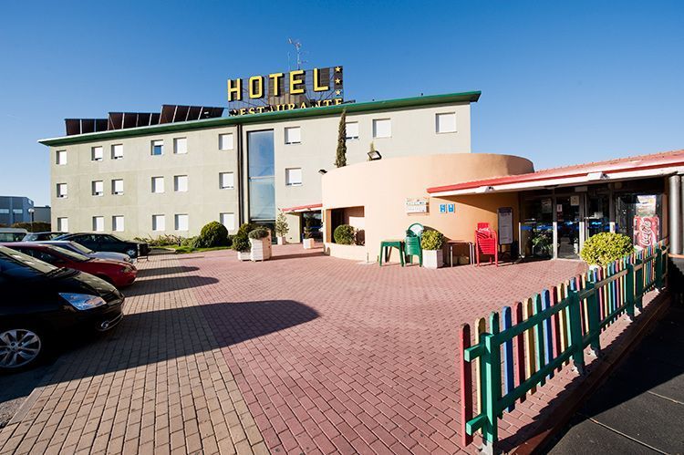 Hotel Rey Arturo Burgos Villagonzalo Pedernales Εξωτερικό φωτογραφία